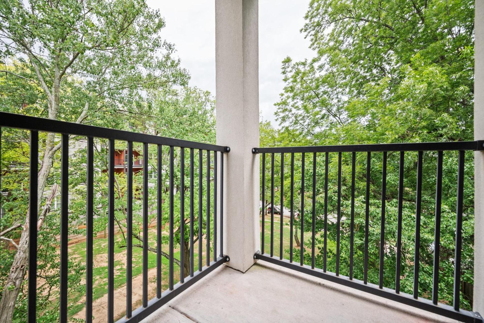Holiday home New 1b1b Private Balcony View Washer Dryer 542blvd Atlanta